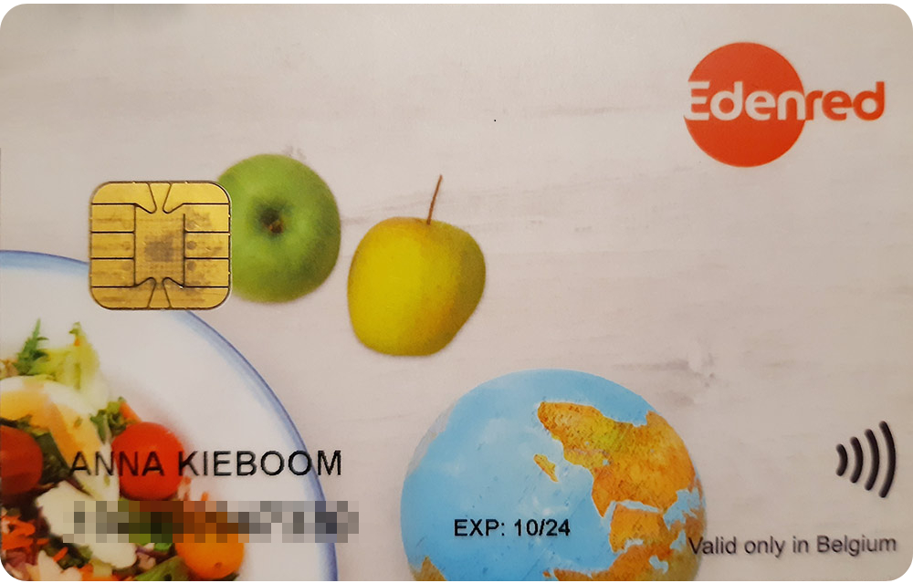 На эту карту мне начисляют продуктовые чеки и экологические купоны