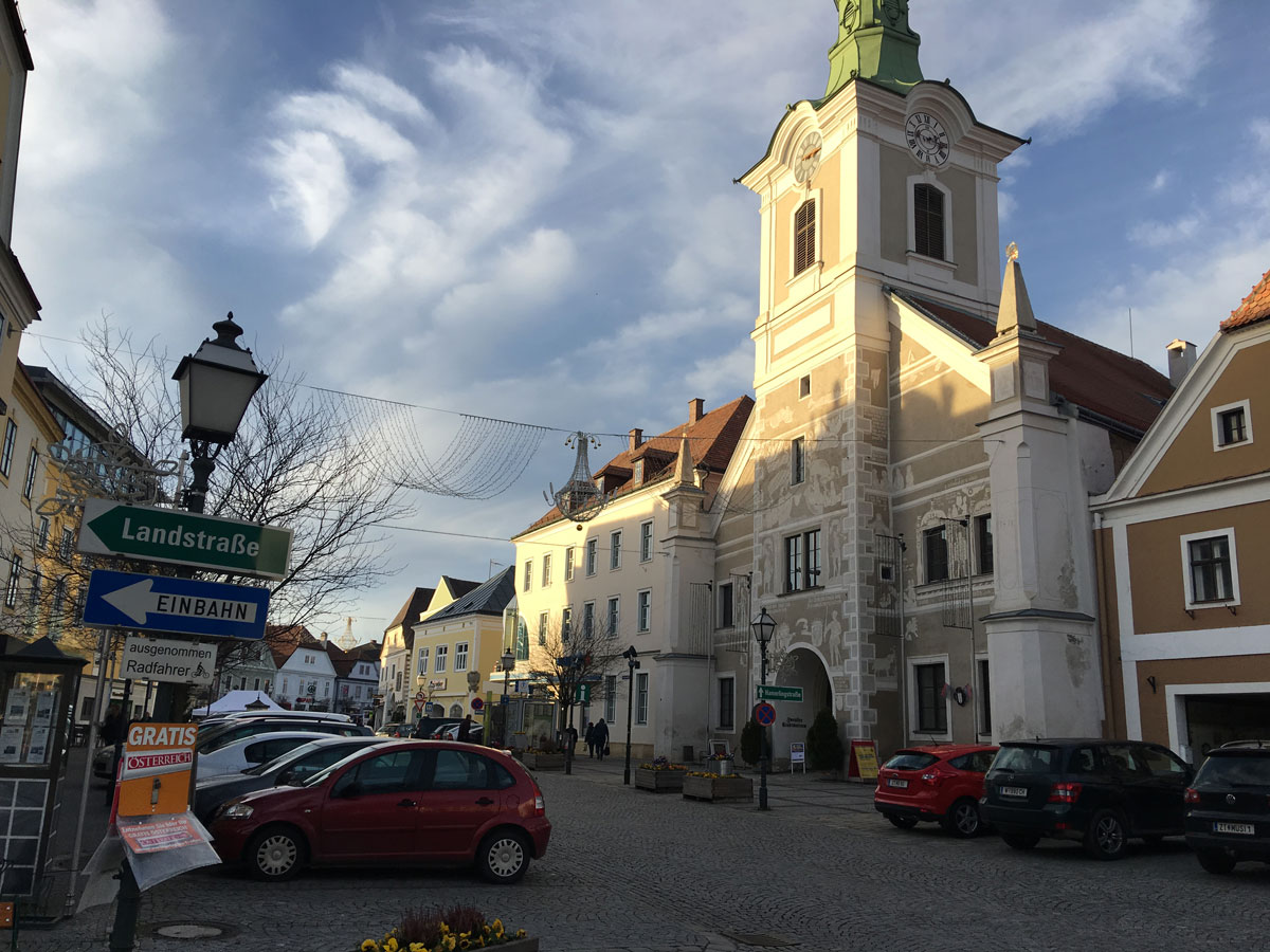 В Цветле все ездят на собственных машинах, общественного транспорта практически нет и такси тоже мало кто пользуется