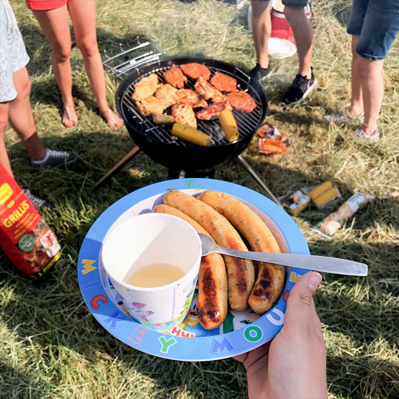 В Германии самые вкусные сосиски, а студенты постоянно устраивают гриль-пати