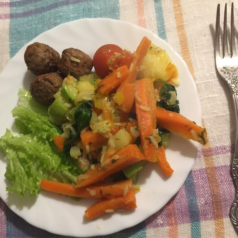 Ужинаем фрикадельками с овощами