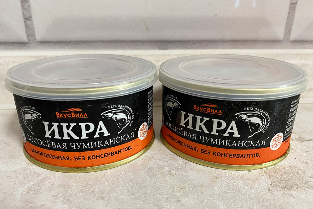 Мы уже покупали такую икру в прошлом году, было вкусно. А еще ее удобно хранить: кинул в морозилку — и все. Перед подачей на стол достаточно часов 5 подержать в холодильнике