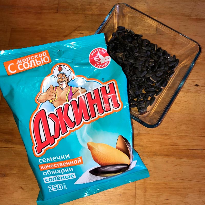 Большая пачка семечек для домашних киносеансов