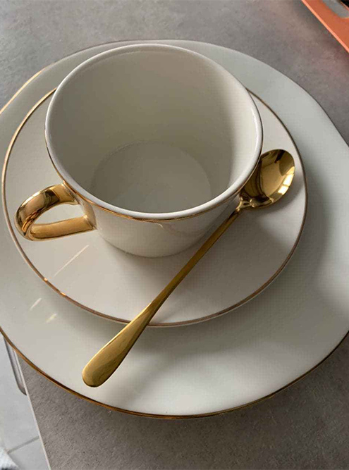 Чашку и шкатулку купила в H&M Home