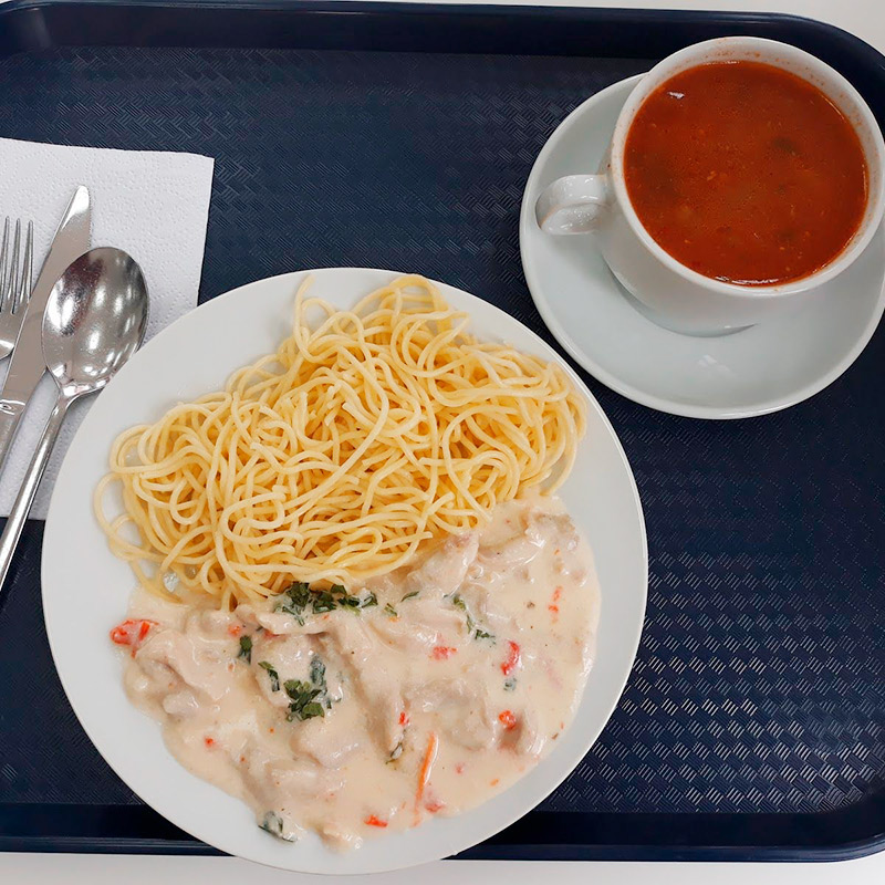 Еда в кафетерии на работе: вкусно, но дорого