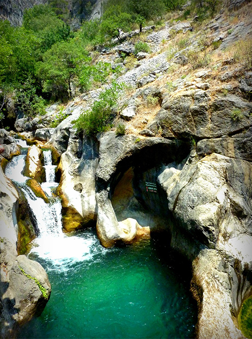 В каждом месте для купания указана глубина и температура воды