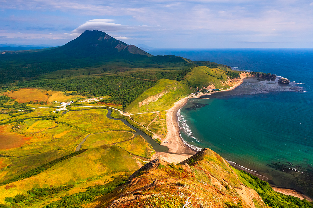 Тихая — одно из самых живописных мест на острове. Источник: DmitrySerbin / Shutterstock