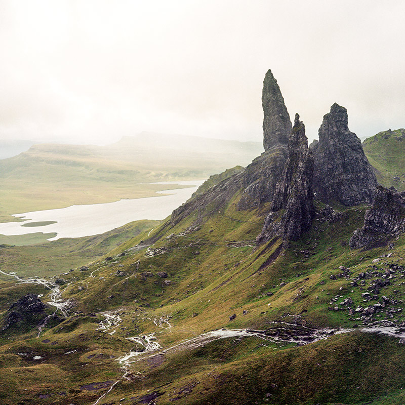 Вершина холма Old Man of Storr на острове Скай