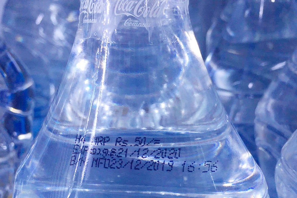 Цена, напечатанная на бутылке с водой. Местная Bonaqua от Coca-Cola здесь называется Kinley и стоит, как и вода любого другого бренда, 50 Rs (20 <span class=ruble>Р</span>) за пол-литра