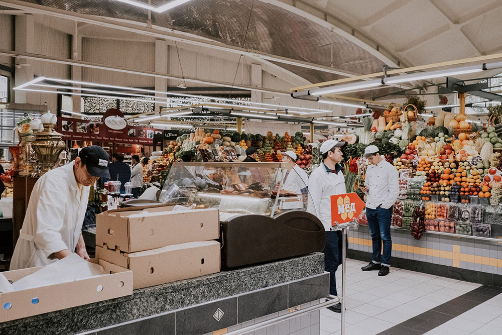 Дорогомиловский рынок — место, где можно купить свежие качественные продукты. Но овощи здесь стоят слишком дорого