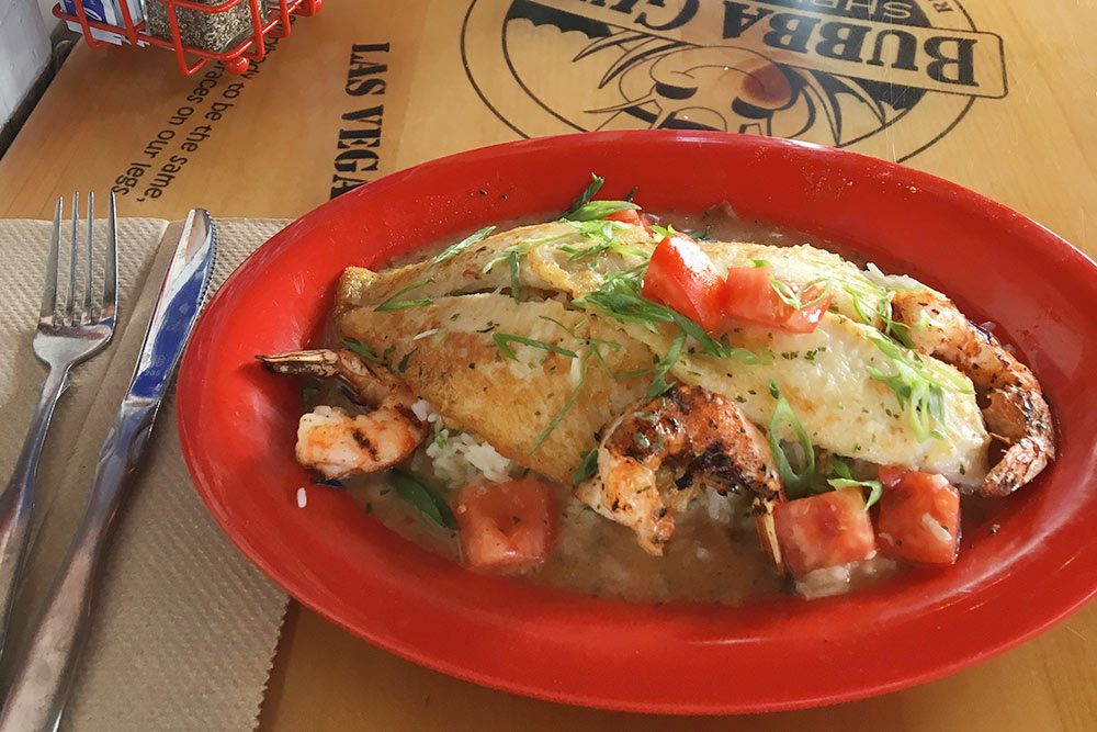 Рыба с креветками и рисом за 19,99 $ в Bubba Gump Shrimp