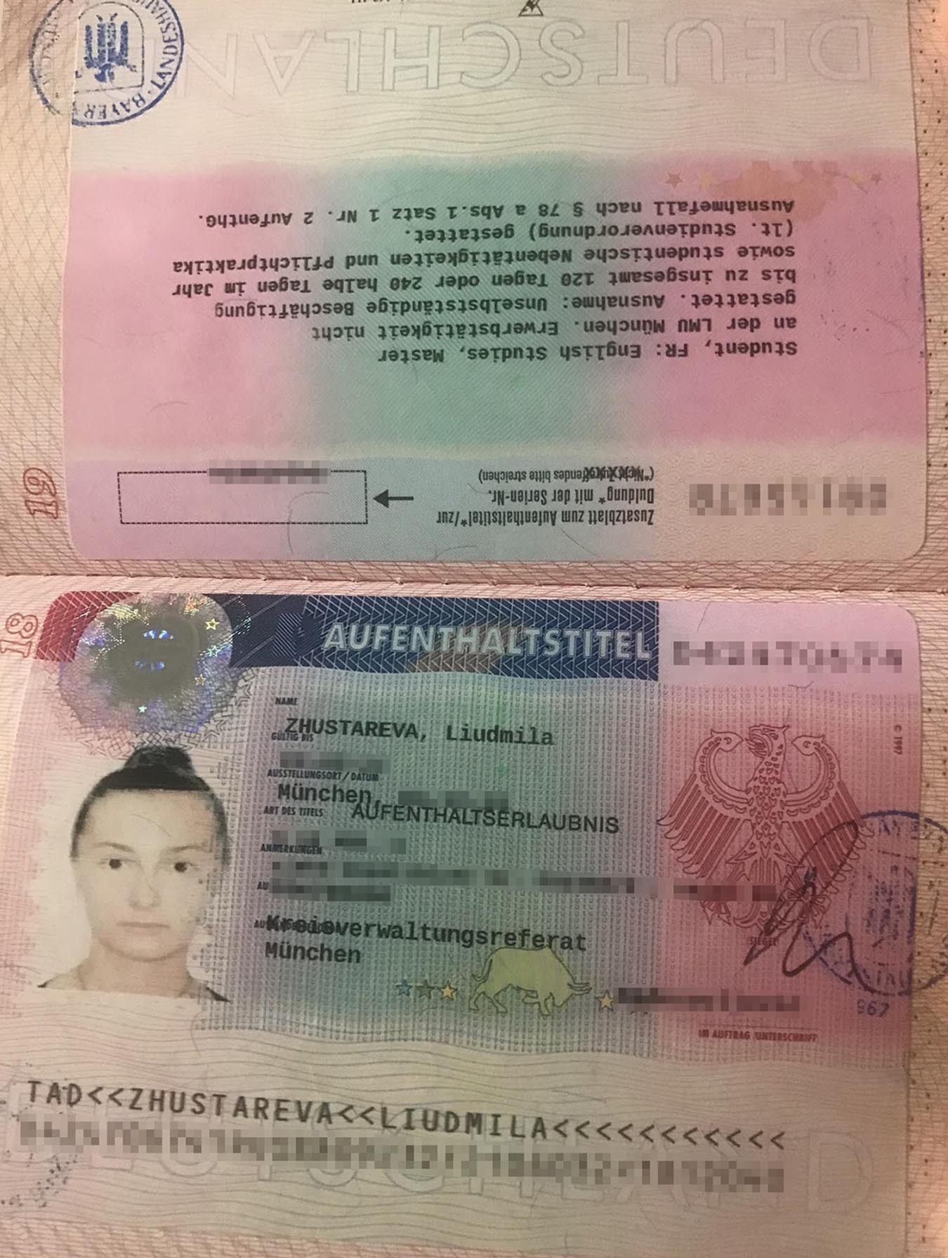ВНЖ с целью учебы вклеивается в паспорт, а не выдается отдельной картой. Он оформляется на срок до двух с половиной лет и дает право официально работать в Германии на полставки