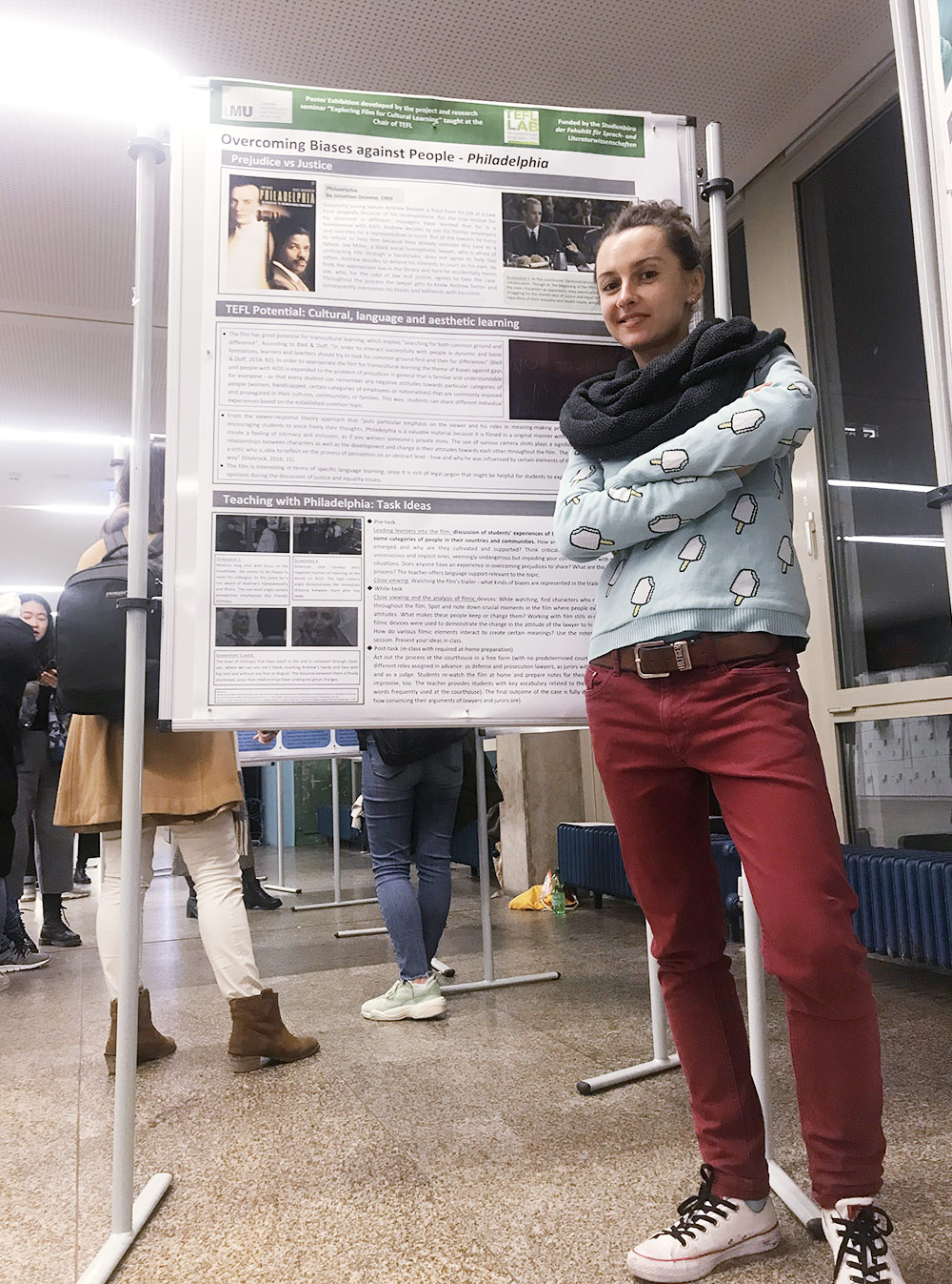 На защите диплома я представляла постер на основе фильма «Филадельфия» об истории заболевшего ВИЧ адвоката-гея, которого несправедливо уволили с работы