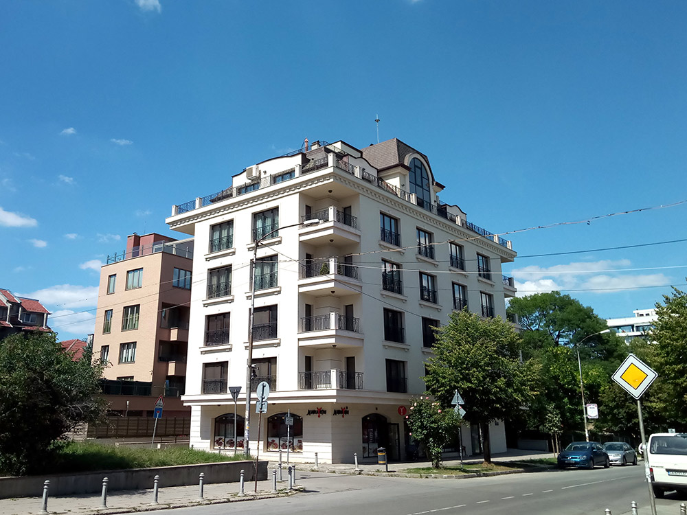 Современный дом в хорошем квартале Софии