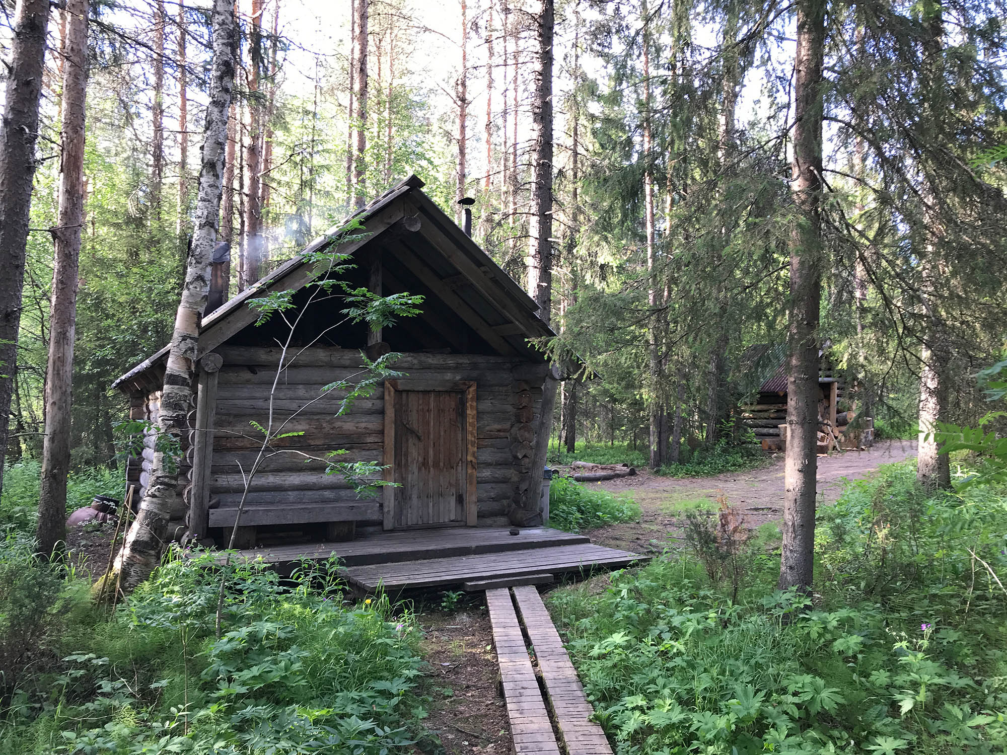 Мы мылись в бане у домика «Муравейник». Каждый день ее топили инспекторы