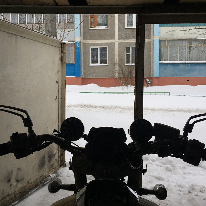 Мотосезон начинается, когда снег растает, а температура будет стабильно держаться выше +10 °C. Курская зима 2019 года, как назло, затянулась, и мотоцикл простоял в гараже до середины апреля