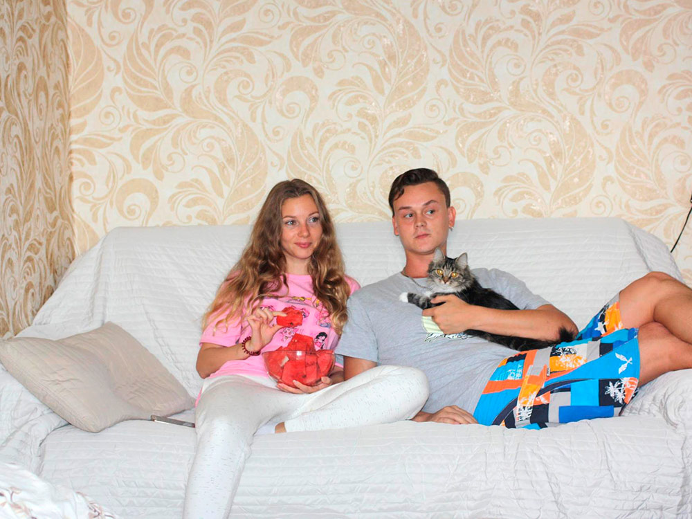 Проводим вечера с кошкой, арбузом и сериалом. Всё как в Москве, хе-хе