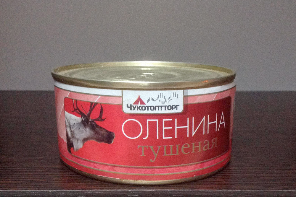 Такую тушенку иногда присылает мама. Похоже на говядину, но более диетическая: меньше жира. Мы готовим с ней макароны по-флотски