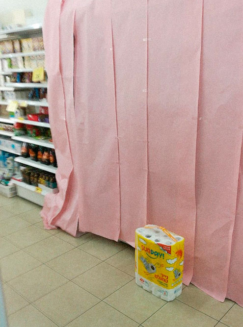 Так выглядит кисломолочный отдел в магазинах и супермаркетах на Песах