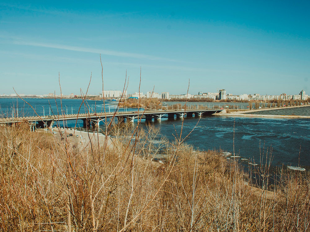 Вид на водохранилище, Чернавский мост и левый берег