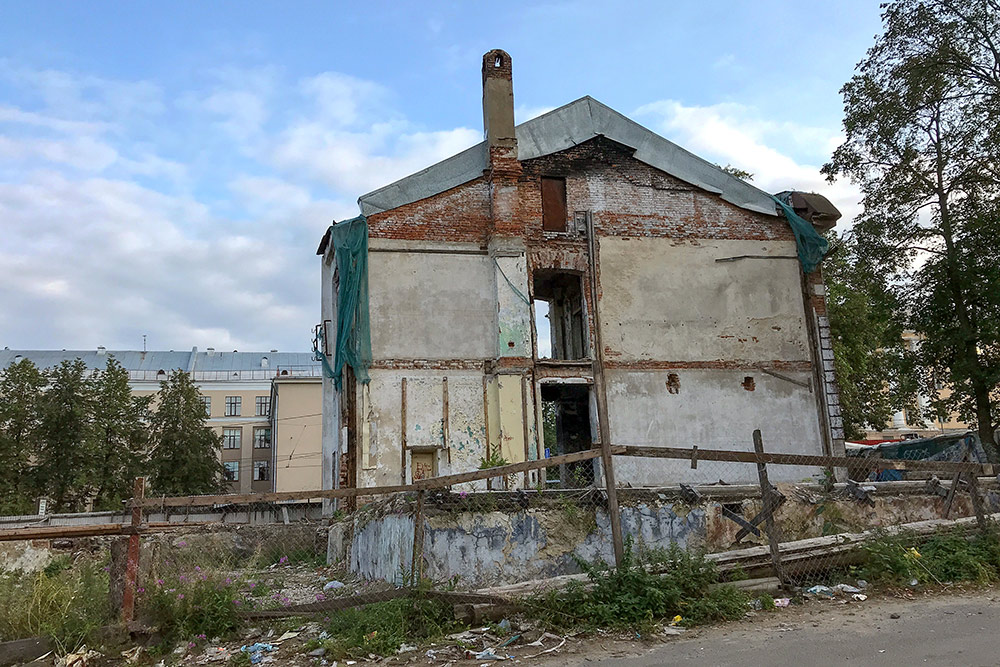 Бывшую поликлинику хотят реконструировать, но когда — неизвестно