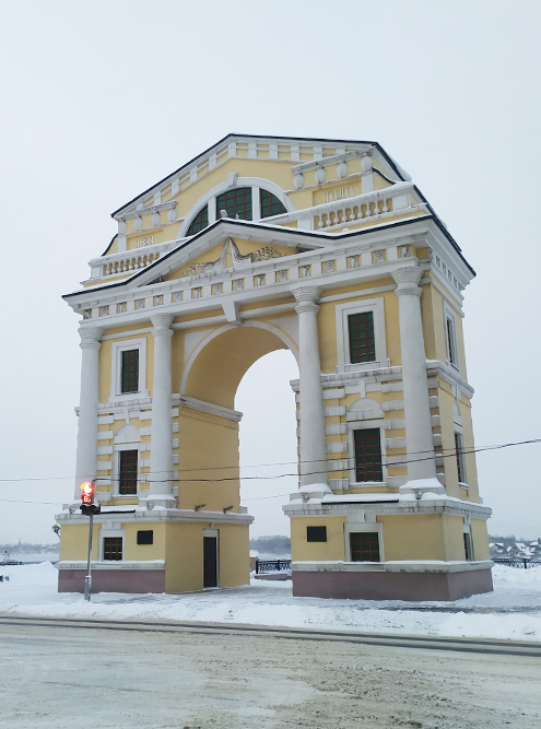 Так выглядят Московские ворота сейчас. Фото сделано примерно с того места, где находилась оригинальная арка