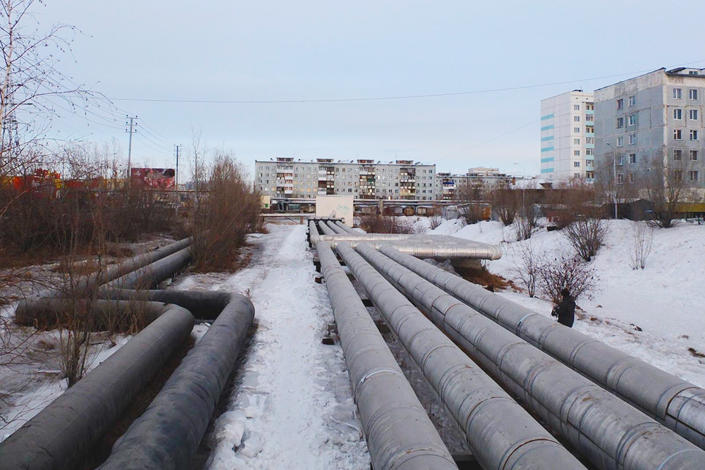 Якутск называют городом «кишками наружу»: все коммуникации проходят над землей из-за вечной мерзлоты