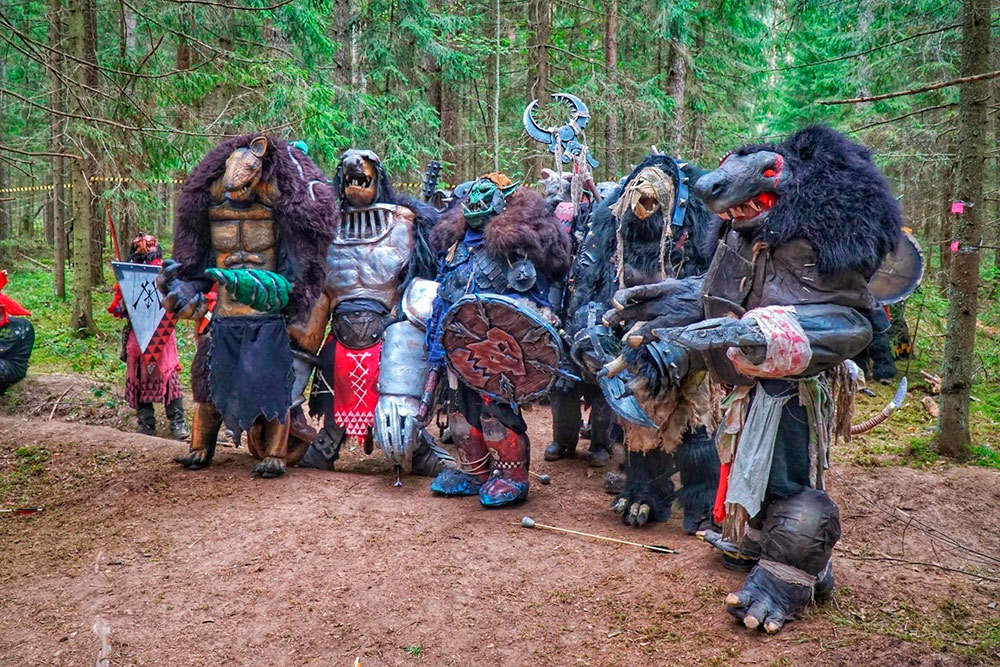 Наша команда крысоогров на игре «Вархаммер 2019. Северный рубеж». Я стою крайняя слева с зеленым варп-буром вместо левой лапы. Источник: Александр Добринский