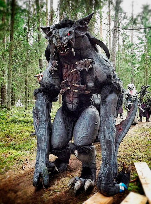 Варгульф для игры «Вархаммер 2020. Смутные времена» — это пока один из самых тяжелых моих костюмов. Он весил около 15 кг и был более 2 метров в высоту. Источник: Мария Гробовская