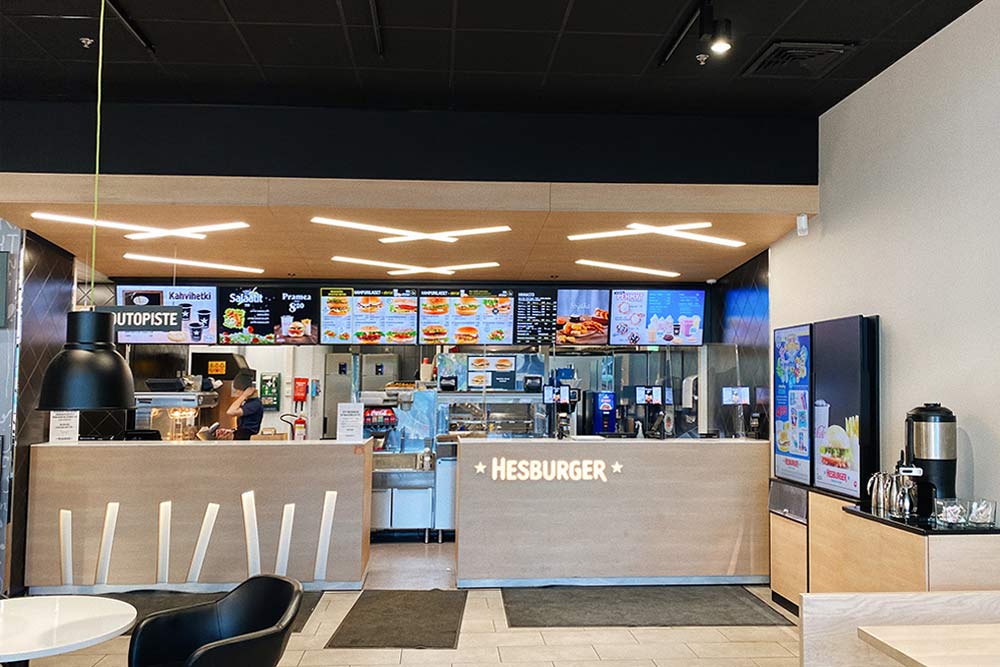 Один из ресторанов сети Hesburger. По всей стране их 289
