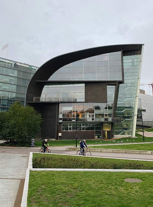 Архитектура и внутреннее устройство музея современного искусства Kiasma интересны сами по себе