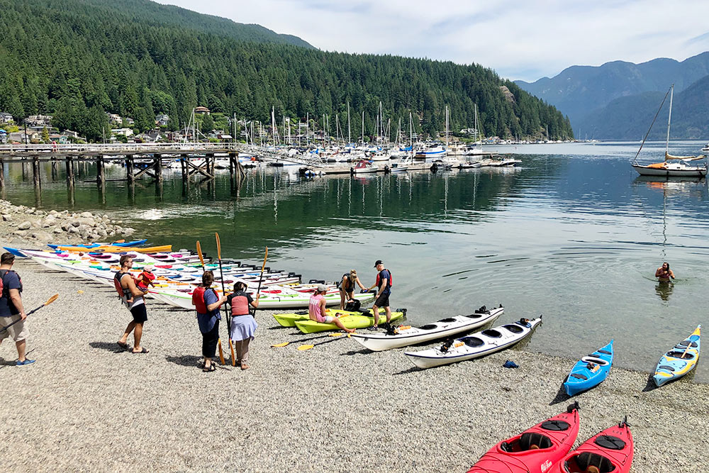 Deep Cove — бухта в Северном Ванкувере, излюбленное место каякеров. Если повезет, во время водной прогулки можно увидеть, как мимо проплывают морские котики