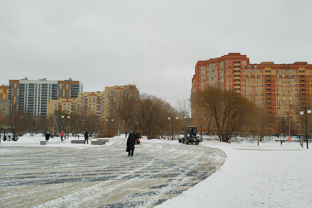 Новые дома строятся в основном у парка. В одном из них я и живу