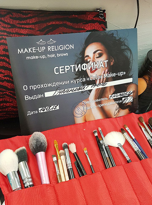 Сертификат о прохождении мастер-класса для повышения квалификации. За него я заплатила 3500 <span class=ruble>Р</span> в 2017 году, а сейчас за такую цену можно найти только курсы в интернете