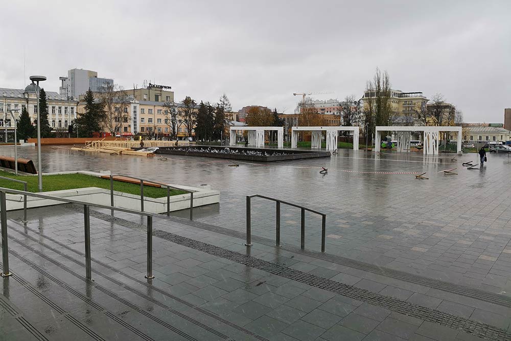 Фонтанная площадь — осенью смотрится не особо весело