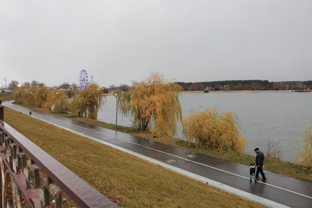 Набережная в микрорайоне Спутник