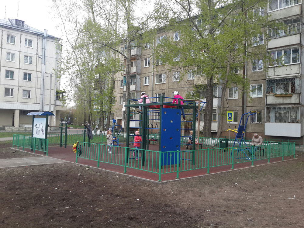 Благоустройство двора заняло три месяца, с августа по ноябрь. Источник: Admirk.ru