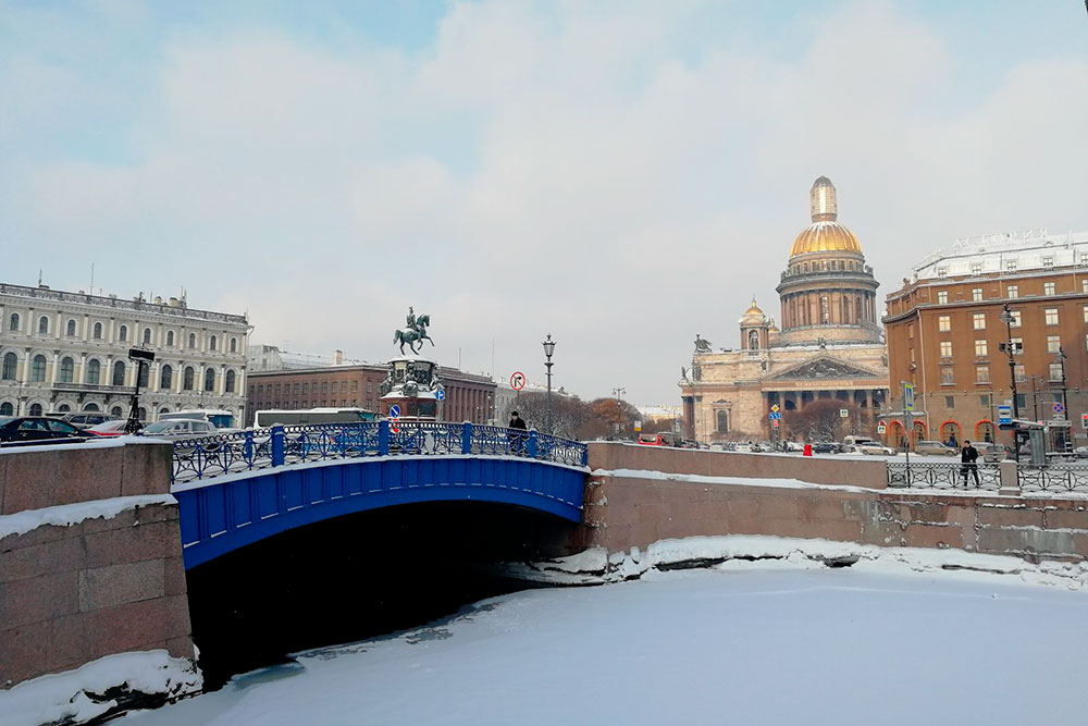 Петербург за 1 день. Объемлющий весь Петербург. Колоннада из мужчин в Питере.