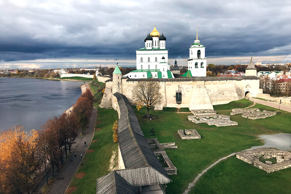 Маленьких окошек на смотровом чердаке Власьевской башни достаточно, чтобы сделать красивые фото