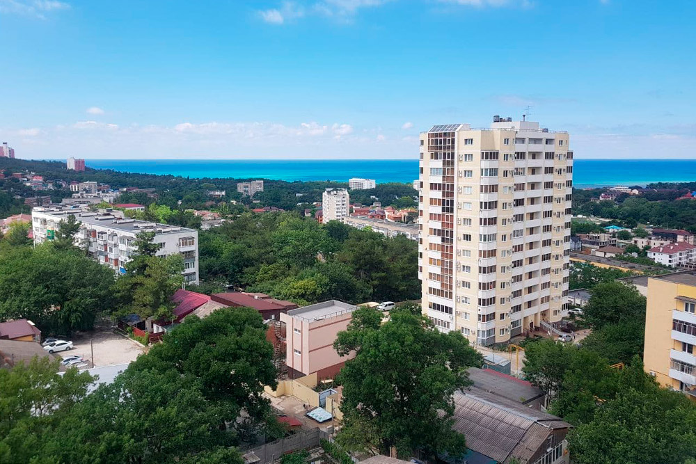 Несмотря на вид на море, летом в квартире я жить не смогла