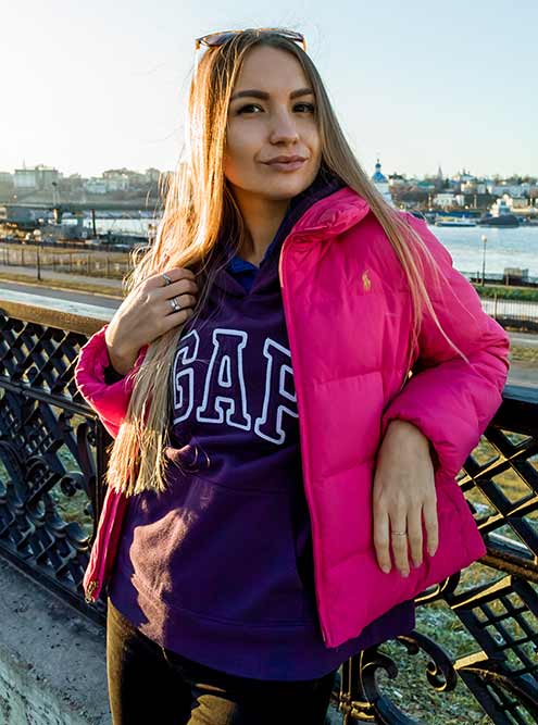На мне джинсы American Eagle, футболка-поло Fred Perry, толстовка GAP, куртка Polo Ralph Lauren. Весь образ стоил около 3500 <span class=ruble>Р</span>. Аналогичные новые вещи обошлись бы примерно в 35 000 <span class=ruble>Р</span>