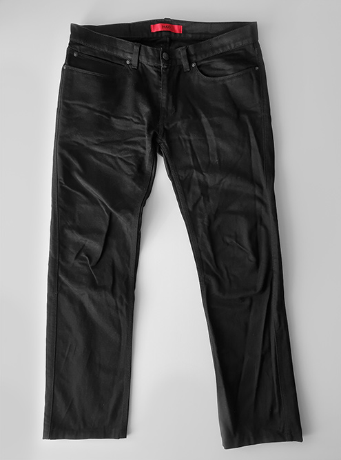 Черные джинсы Hugo Boss муж покупал за 650 <span class=ruble>Р</span>