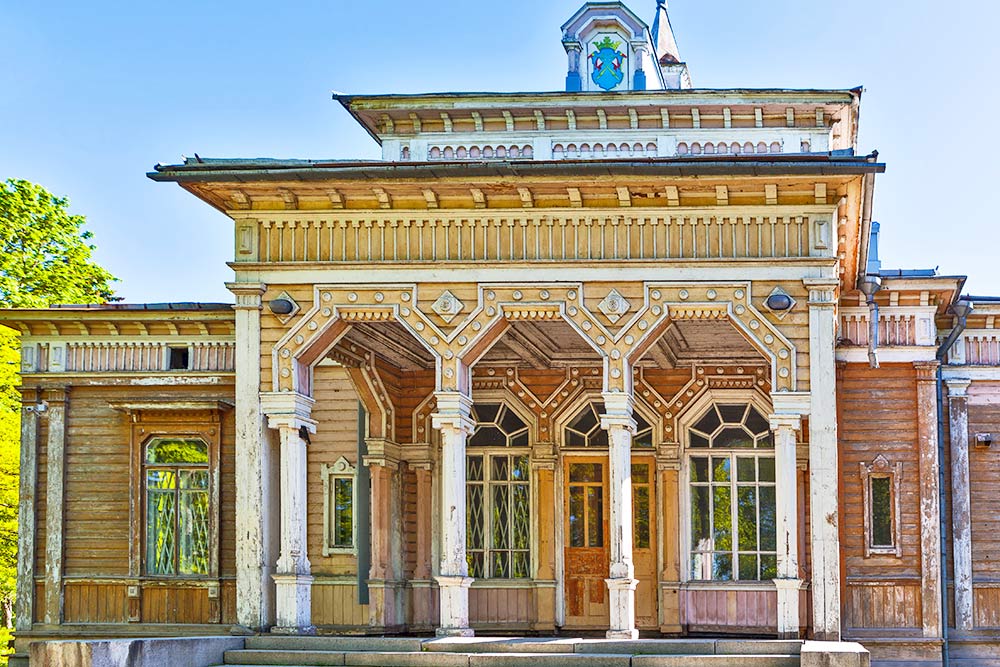 Сейчас ратуша ждет реставрации. Фото: Sergei Afanasev / Shutterstock