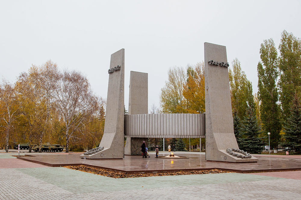 Вечный огонь в парке Победы
