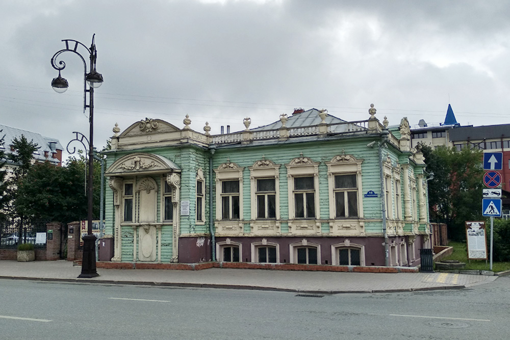В 1919 году здесь находилась штаб-квартира советского маршала Блюхера