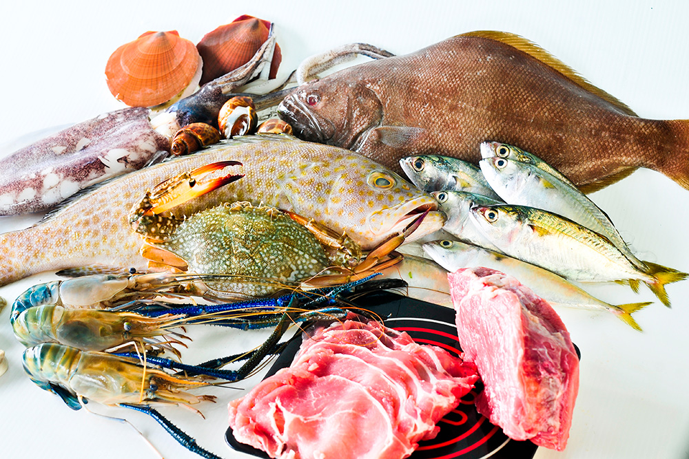 Больше всего фтора в морепродуктах, однако необходимое для здоровья количество вполне можно получить из водопроводной воды или зубной пасты. Источник: Wasu Watcharadachaphong / Shutterstock