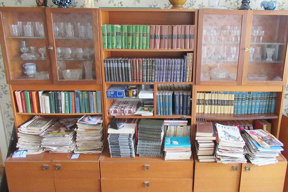 Бабушка годами собирала журналы и книги