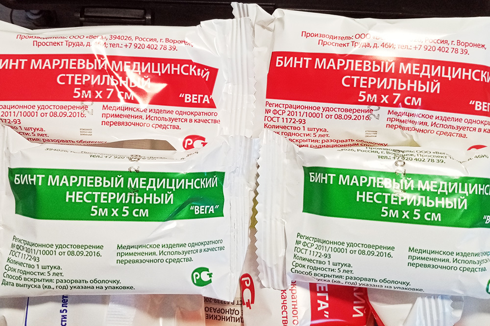 Бинтов и перевязочных пакетов в любой аптечке должно быть много
