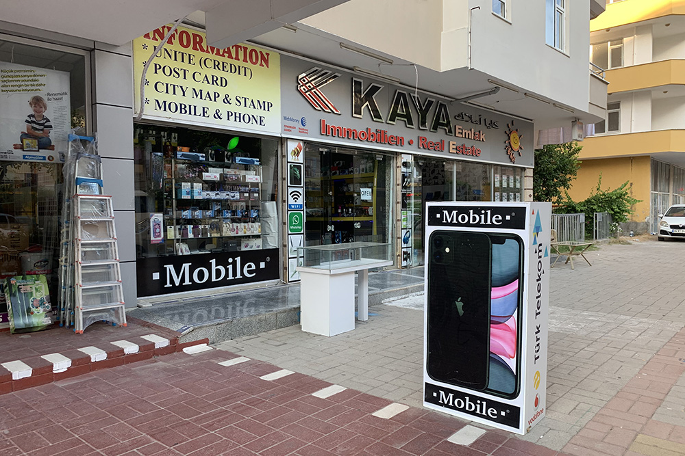 В похожем салоне сломали мой телефон