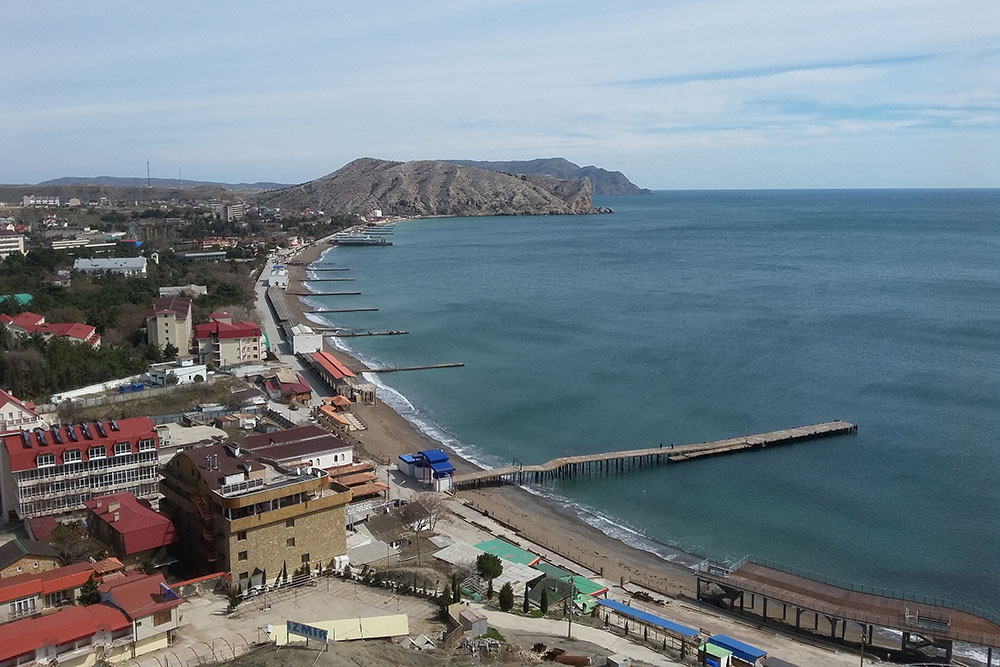 Пустынными пляжи Судака бывают только зимой и ранней весной