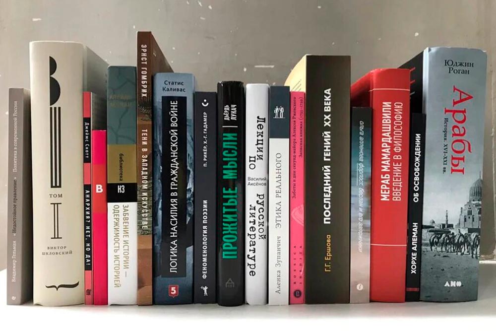 На сайте книжного выкладываем подборки и списки интересных книг. Это топ-10 книг в сентябре
